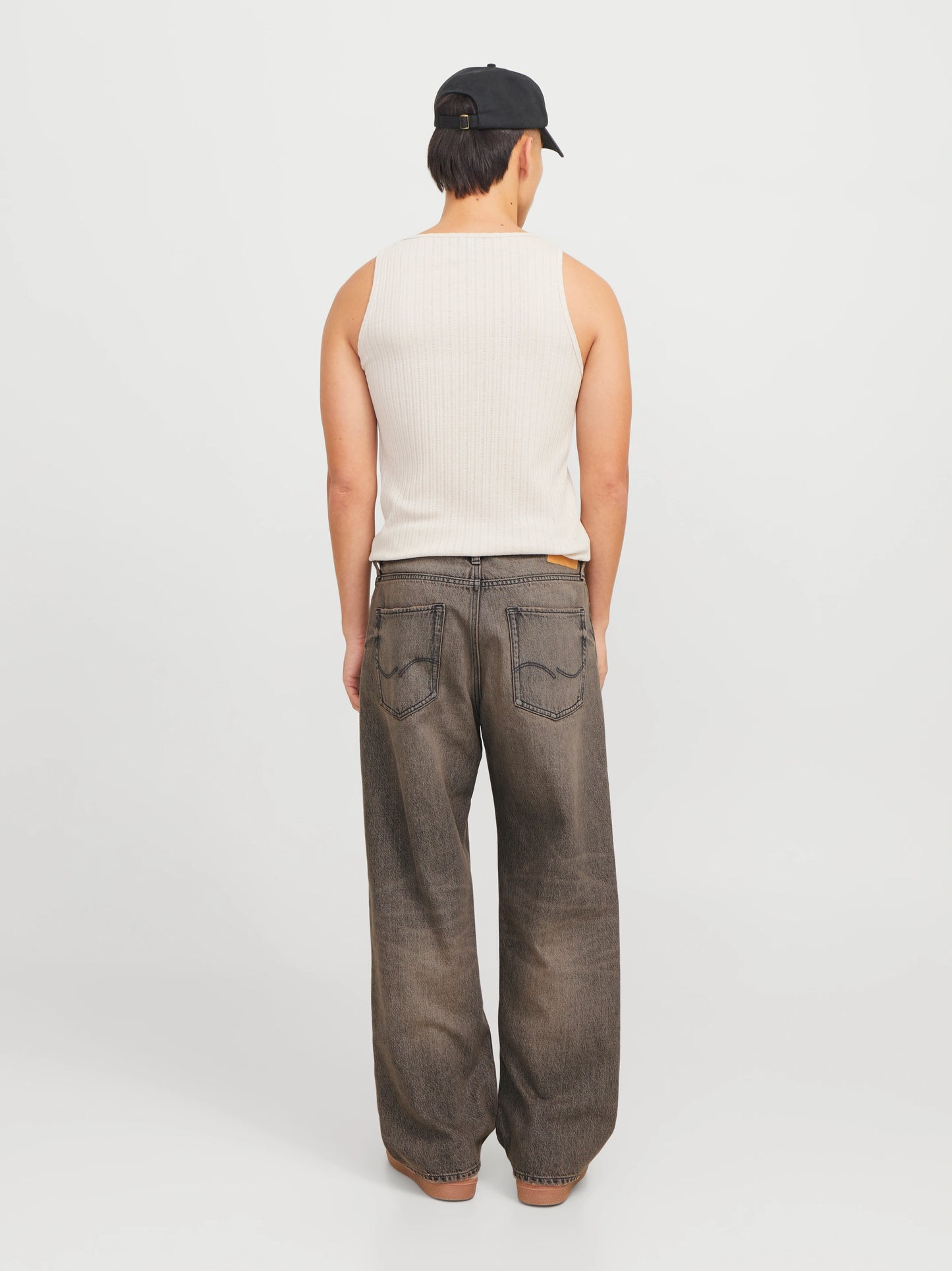 BROWN WASH BAGGY FIT JEANS