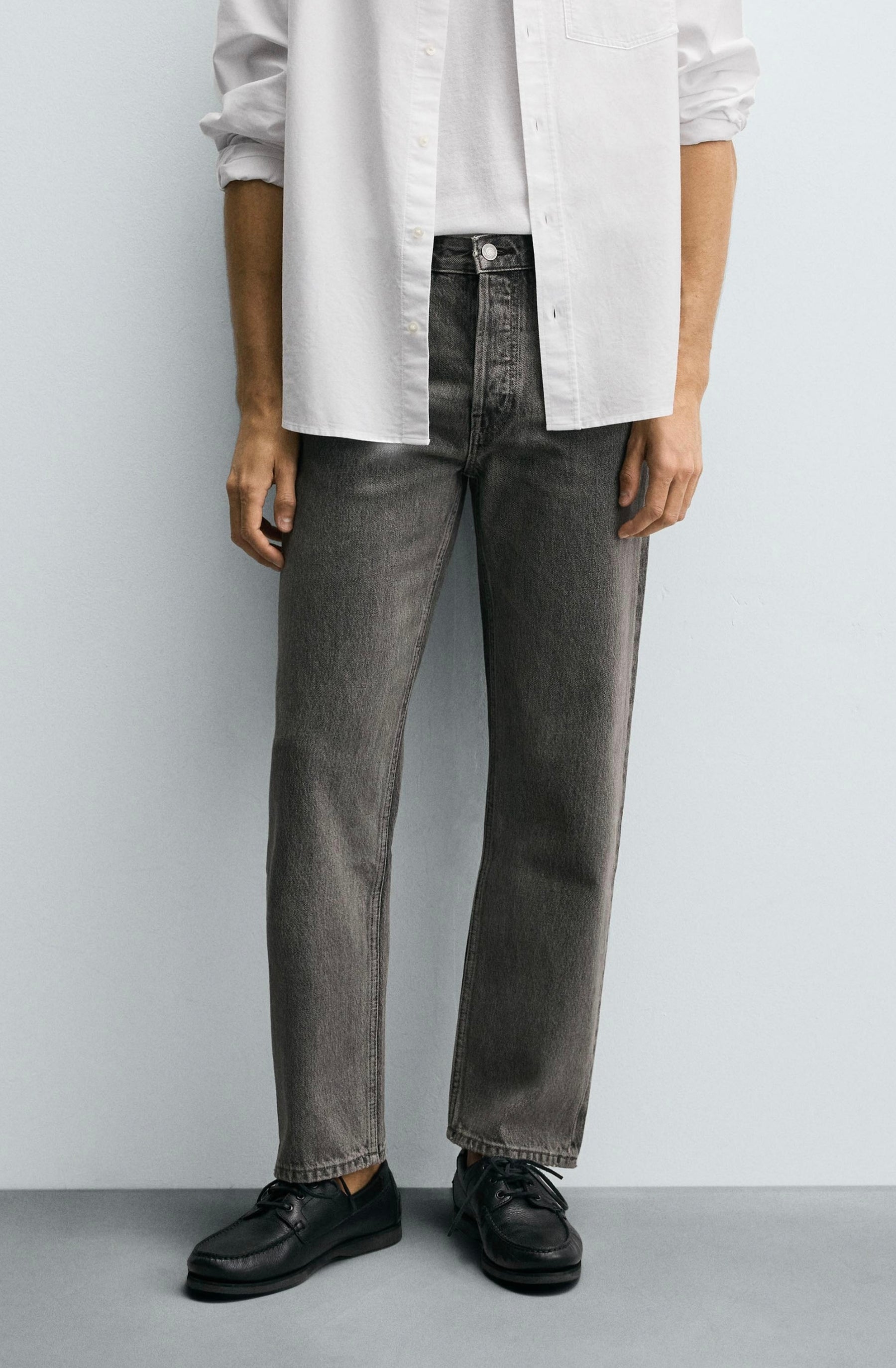 GREY JEANS