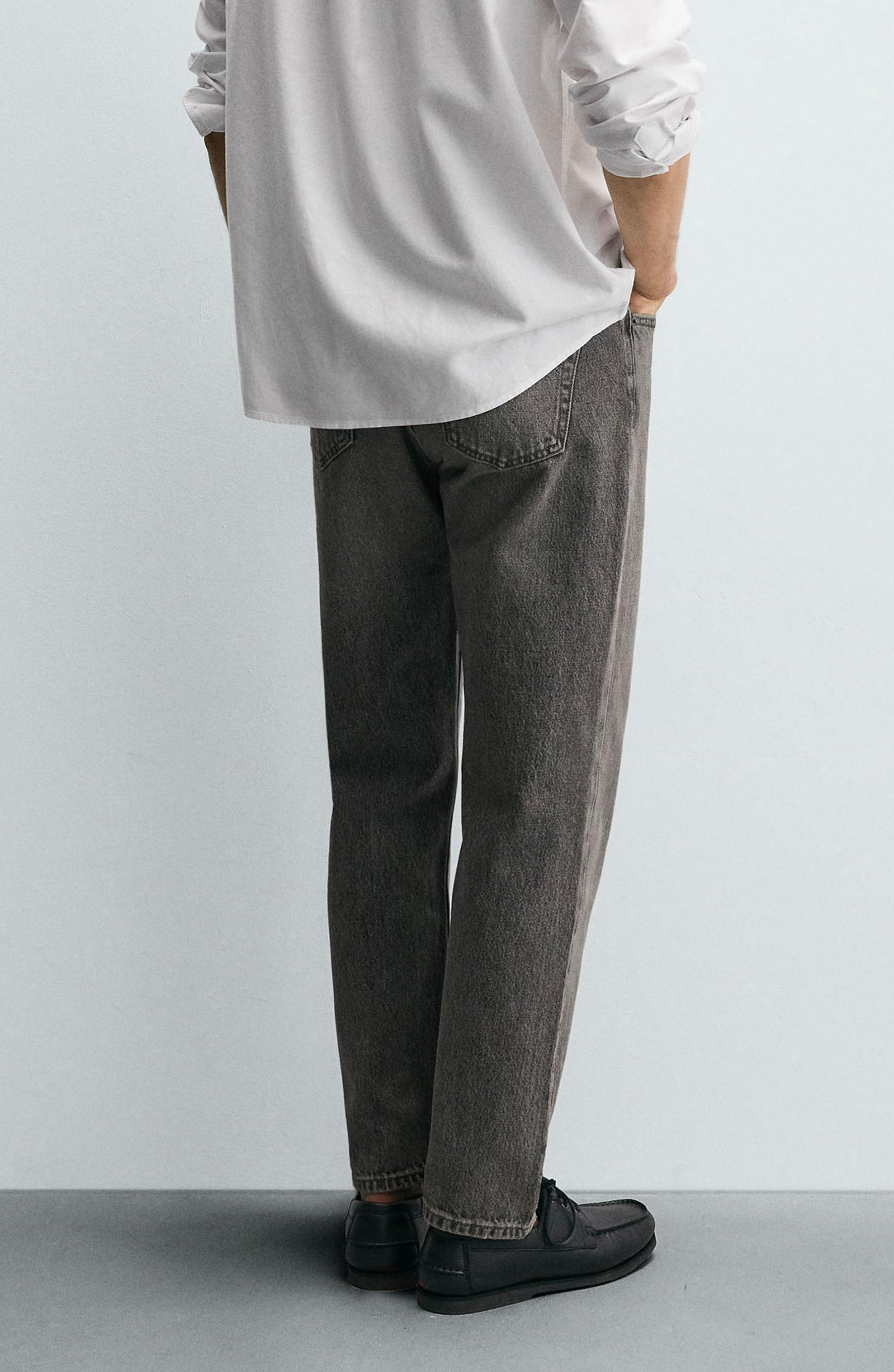 GREY JEANS
