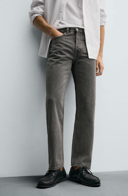 GREY JEANS